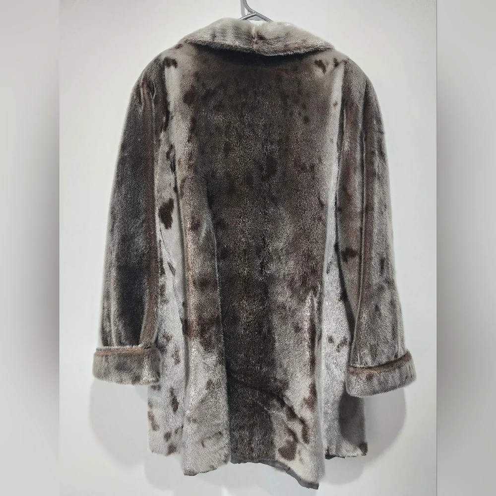 Vintage Real Fur Coat – Mid Length – Excellent Condition - Picture 2 of 9